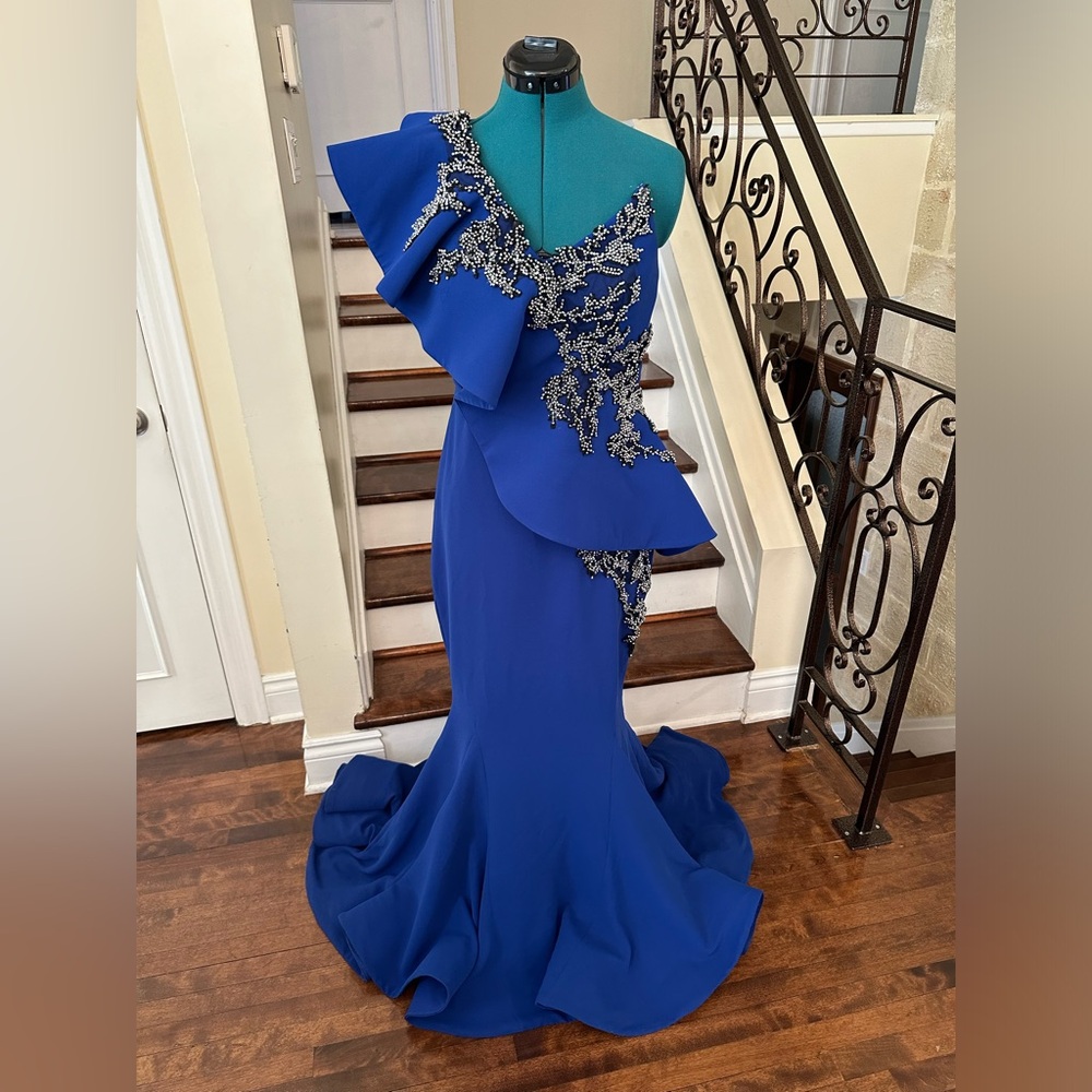 Designer dress, only worn once! Excellent condition.